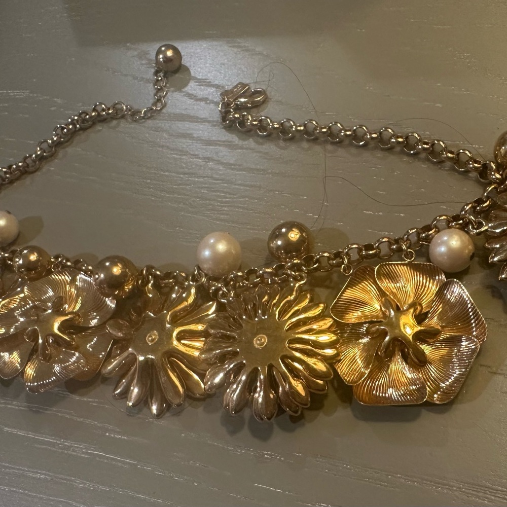 kate spade Green White Navy Gold Flower Charm Necklace - Picture 3 of 4